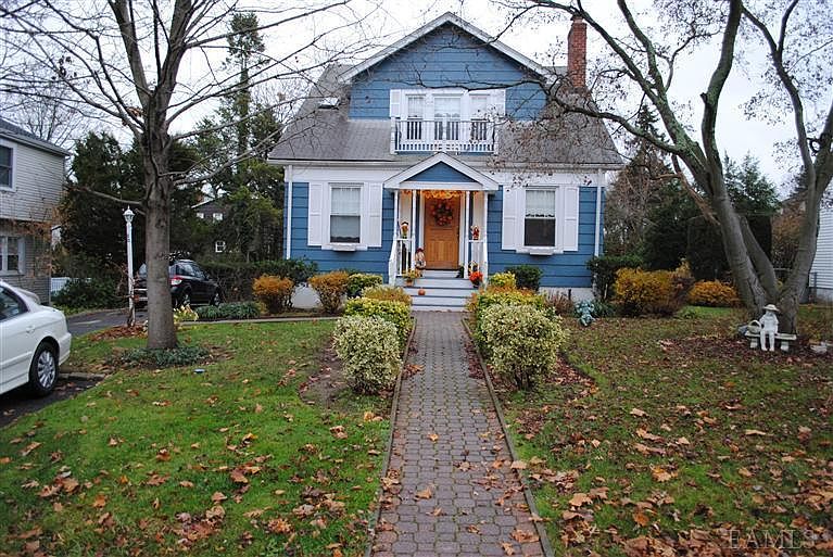 1st image of 80 Park Dr