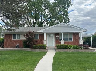 2090 Camel Dr, Sterling Heights, MI 48310
