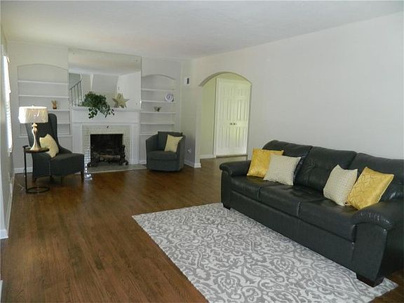 4th image of 928 Lillian Dr