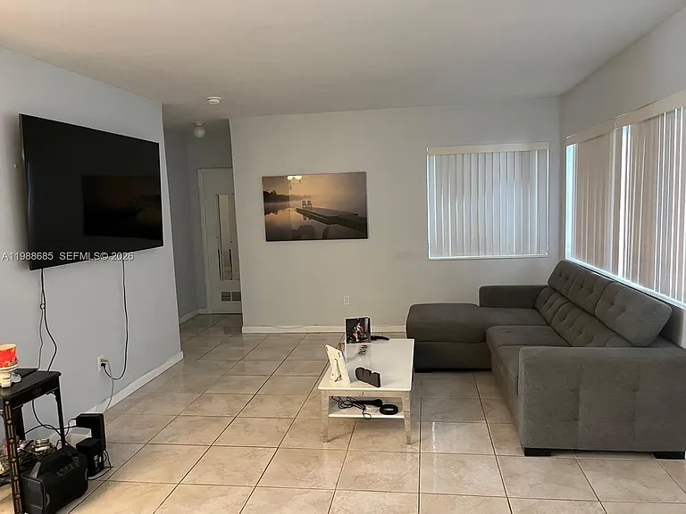 462 Golden Isles Dr #203 — Photo 2