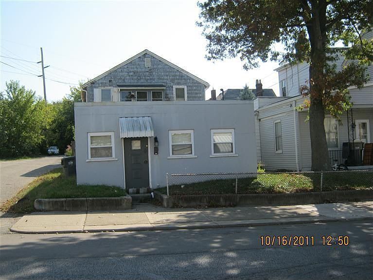 Home for Sale in Bellevue/Dayton/Wood, KY $169,900