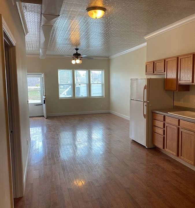 1st image of 204 E North Main St