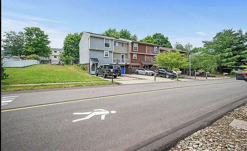 2 bed, 1.5 bath, $1,800 — Photo 2