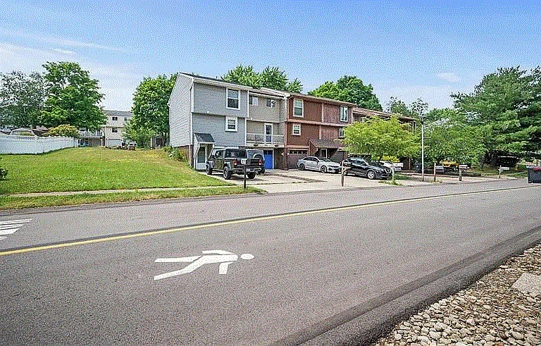 205 Cranbrooke Dr #1 — Photo 2