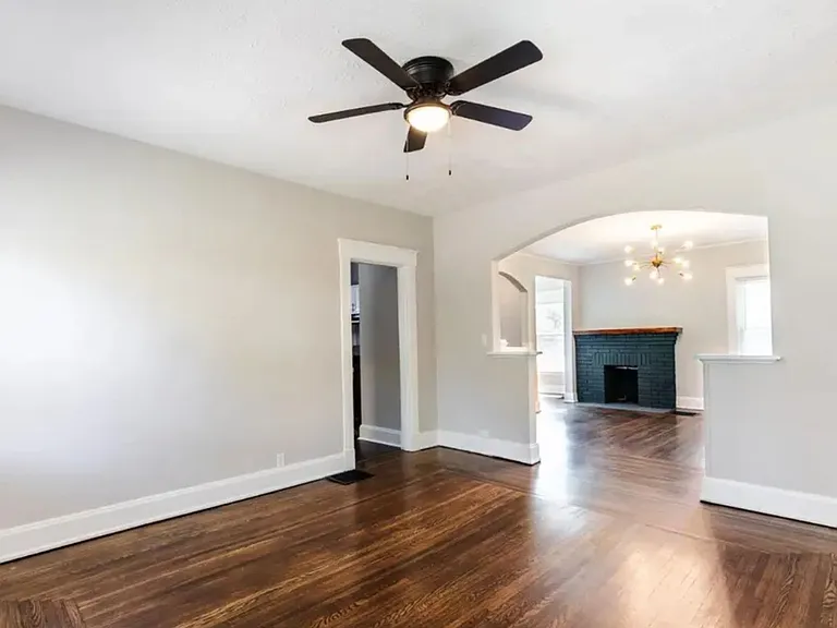 2556 Williams Ave — Photo 6