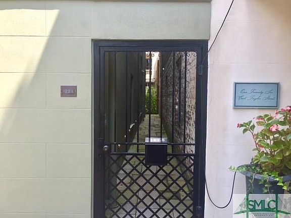 3rd image of 122 1/2 E Taylor St