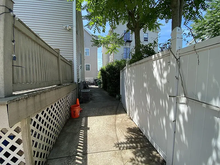 31 Warren St — Photo 7