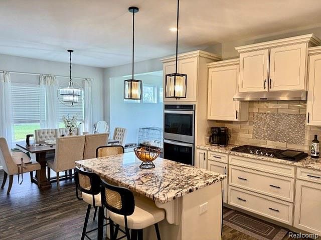 7048 Wildflower Ct, photo 3