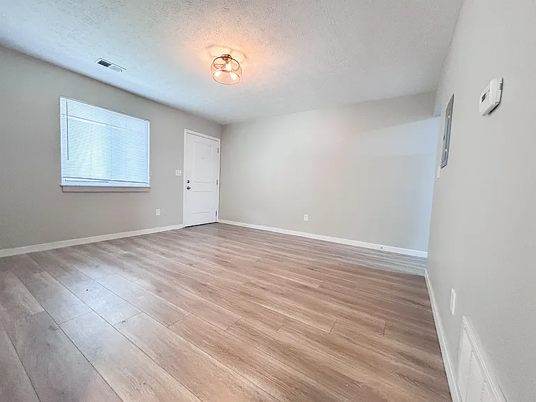 1296 Courtland Ave — Photo 2
