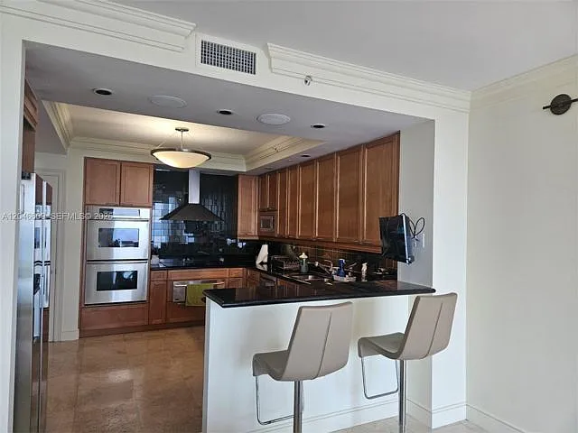 3 bed, 3.5 bath, $9,000 — Photo 2