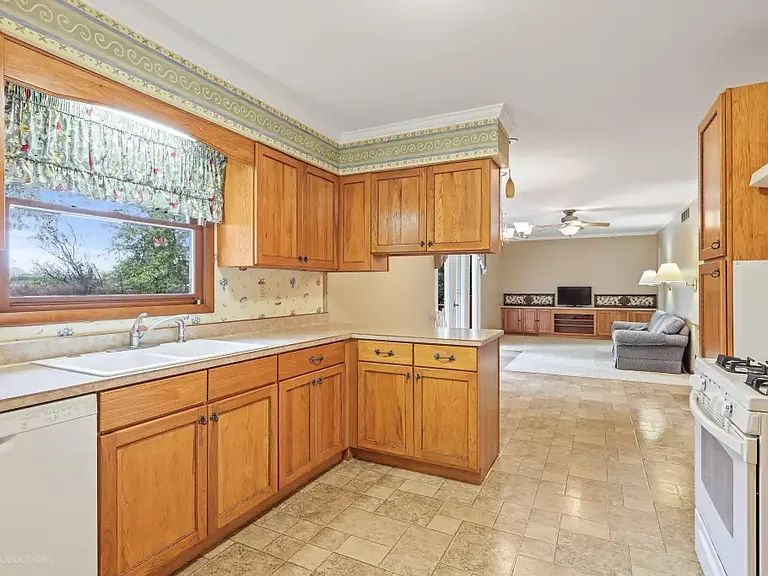 1229 Dogwood Dr — Photo 5