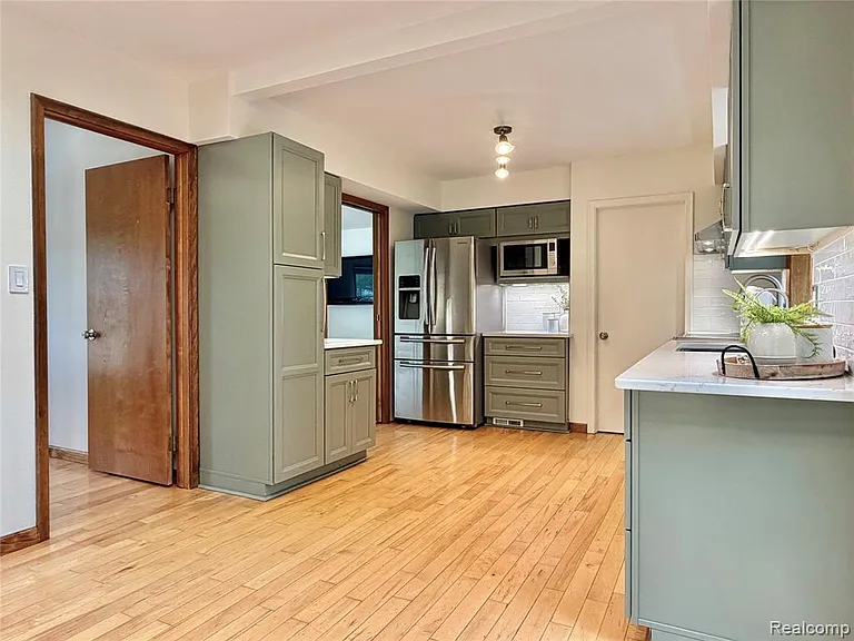 306 Michelson Rd — Photo 7