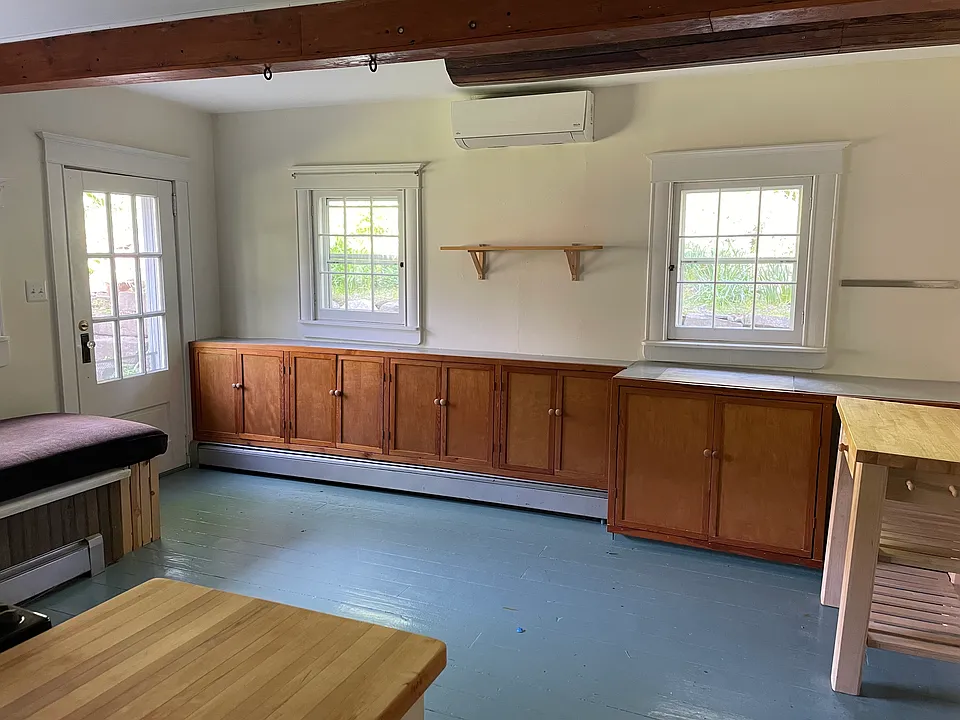 Kitchen west