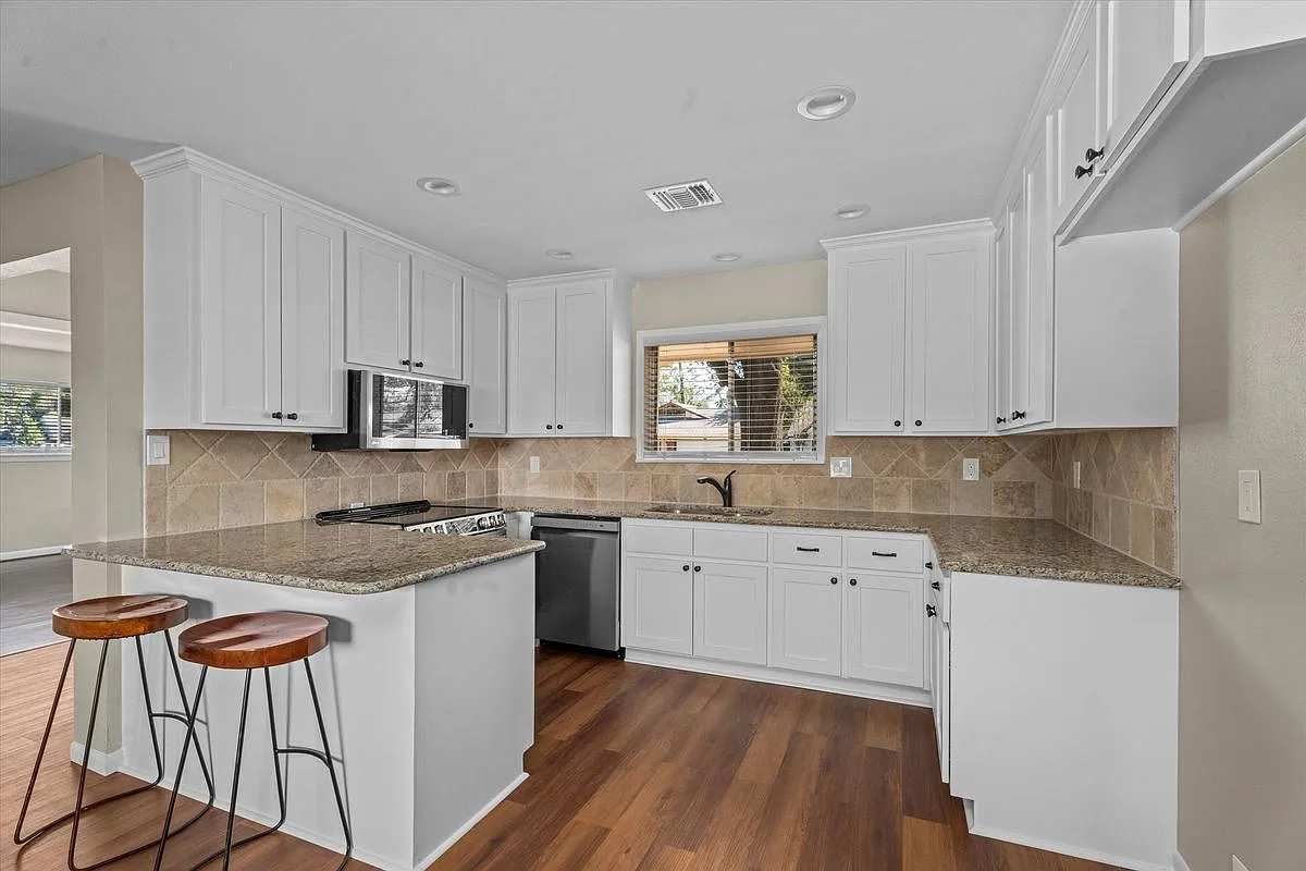 3 bed, 2.0 bath, 1503 sqft, $2,650 — Photo 2