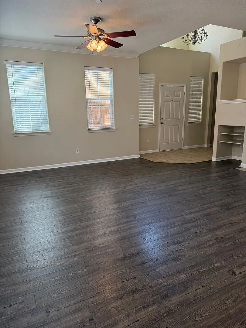 3bd/2.5ba townhome in Shasta View Gardens — Photo 3