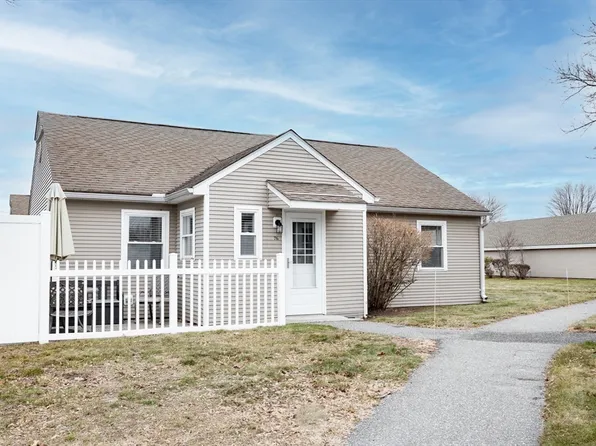76 Kelley Rd #76, Chicopee, MA 01022