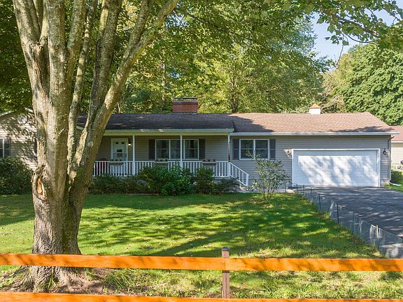 2nd image of 10522 Jasmine Dr