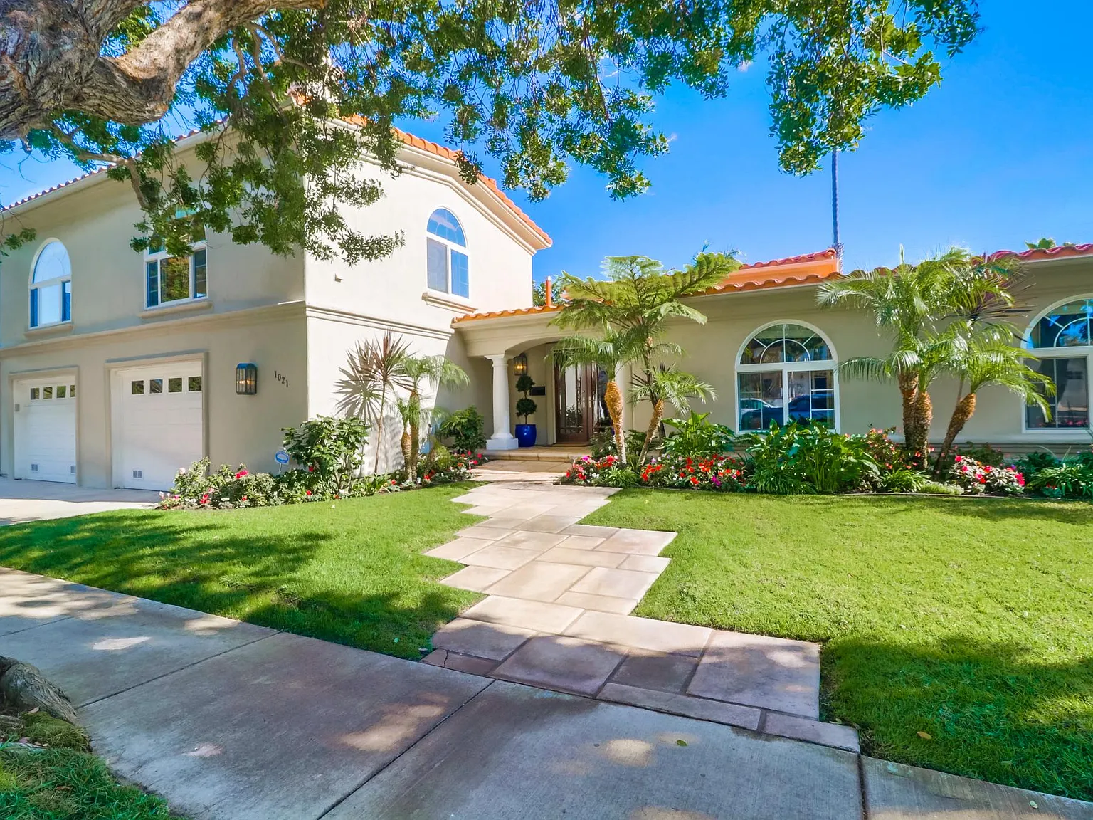 1021 Coronado Ave — Photo 2
