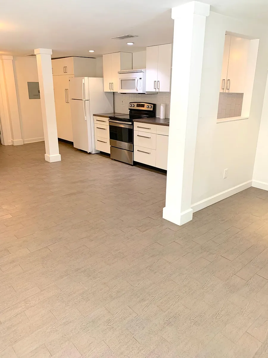 Building Photo - 328 4th St NE #5