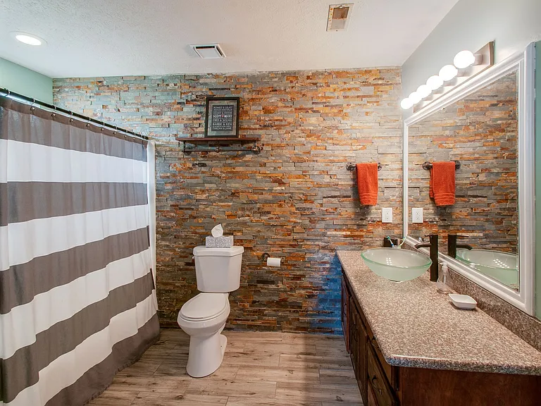 5807 Avalon Ct — Photo 11