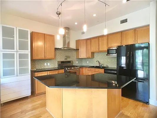 Rented by Avenue Sotheby's International Realty | media 21