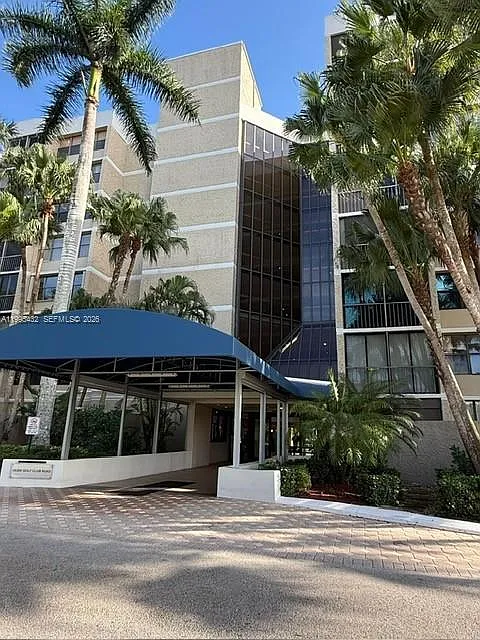 Building Photo - 16300 Golf Club Rd #208