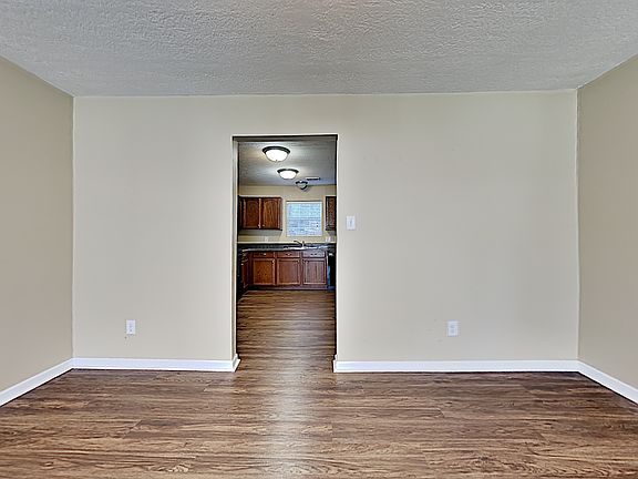 3rd image of 4456 Oakbank Ln