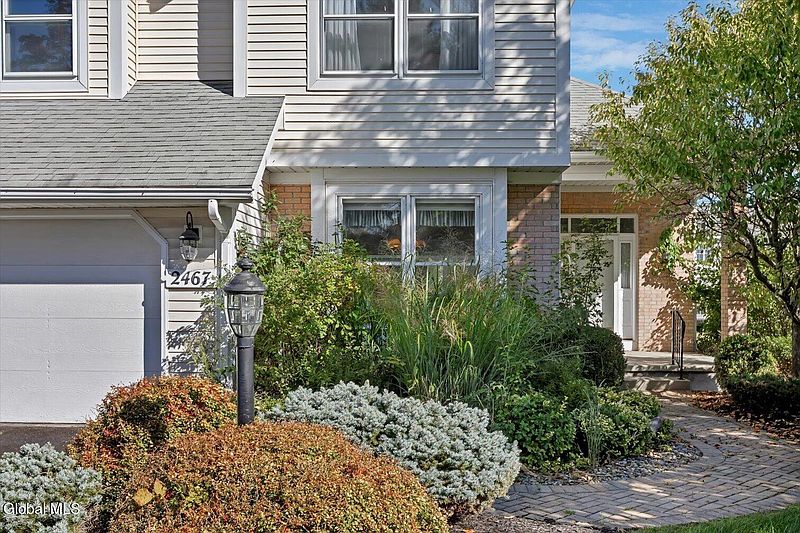 2nd image of 2467 Nott ST E