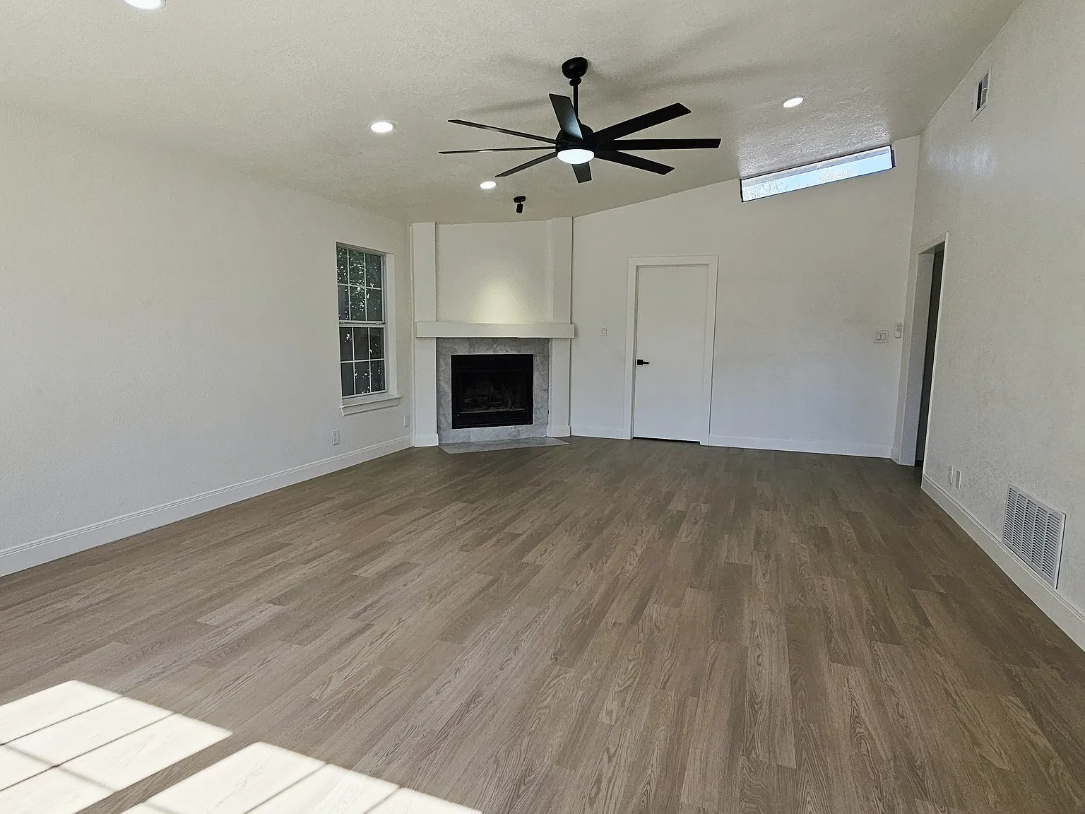 4 bed, 1747 sqft, $2,000 — Photo 2