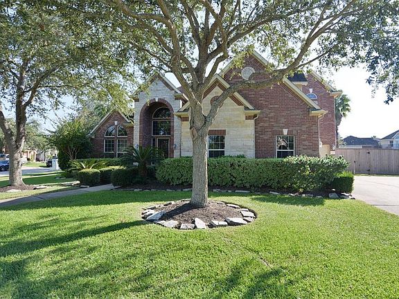 2nd image of 5235 Pilgrim Oaks Ln