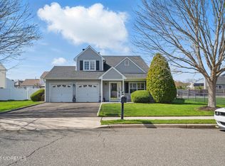 90 W Shenendoah Rd, Howell, NJ 07731