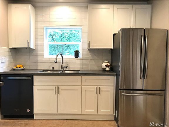 4th image of 2114 Olympia Ave NE