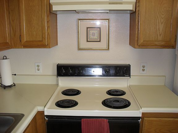 5th image of 908 Rockview Dr Unit 202