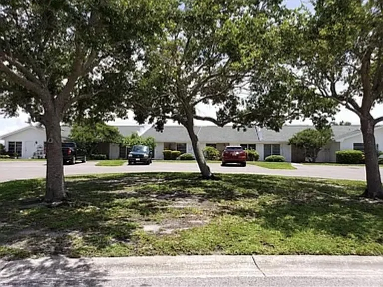 2563 Gary Cir — Photo 1