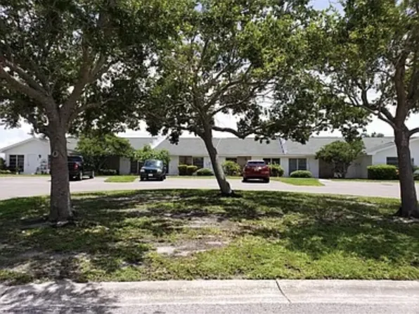 2563 Gary Cir, Dunedin, FL 34698