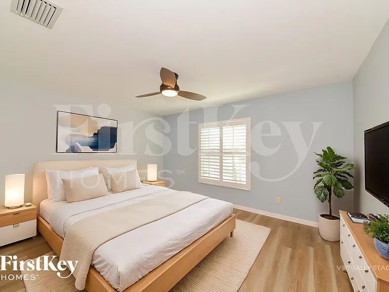 92 Stanford Rd — Photo 10