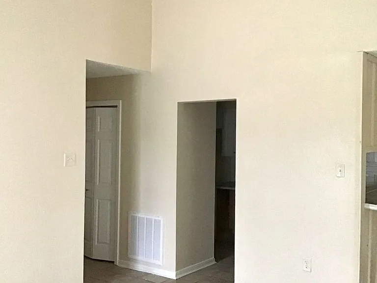 2132 Gardere Ln — Photo 10