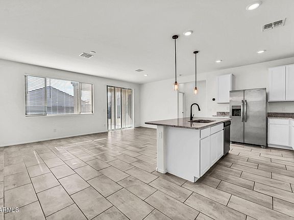 3rd image of 1737 E DESERT BREEZE Place