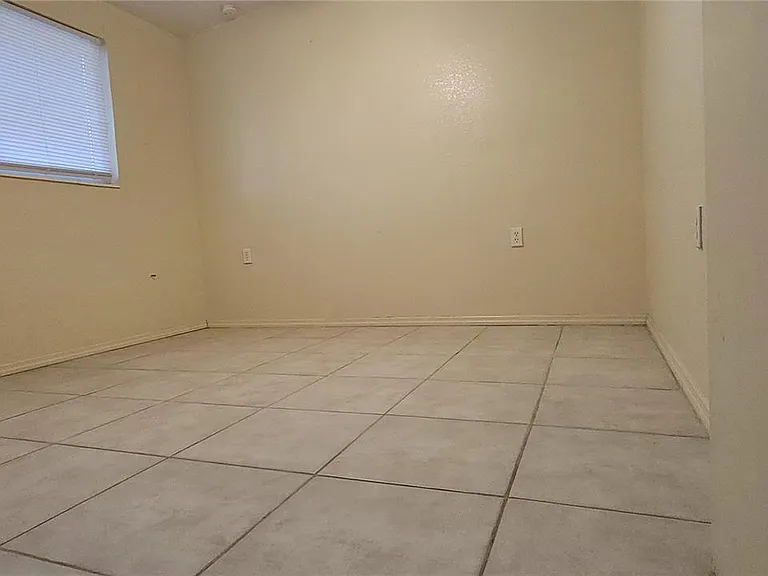 2483 Lakeshore Cir #2483 — Photo 9