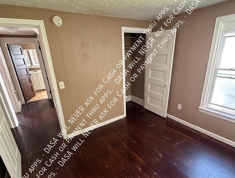 492 Augustine St — Photo 11
