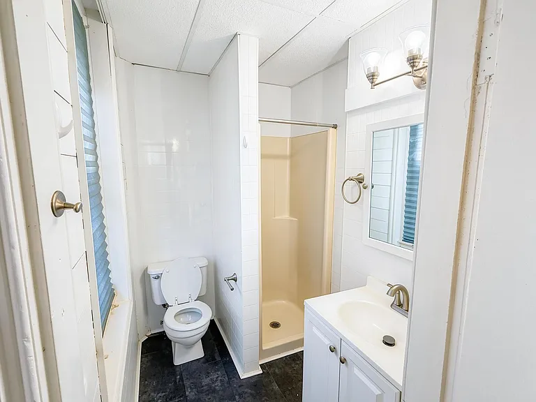 220 Wall St — Photo 6