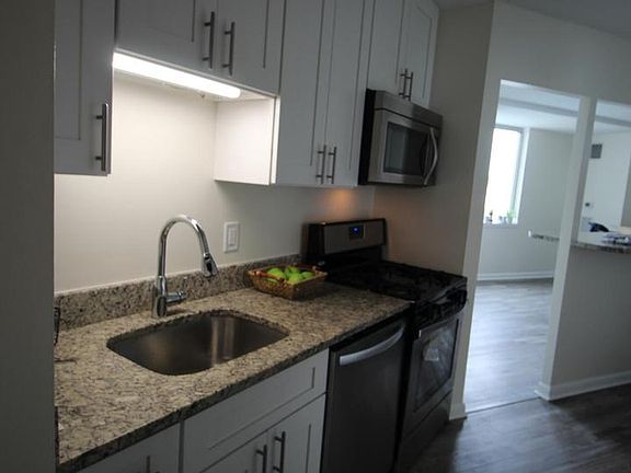 4th image of 501 Slaters Ln APT 201