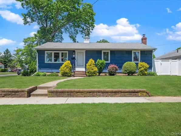 3 Cherry Street, Massapequa, NY 11758