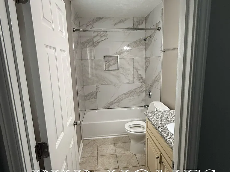 1008 Hopkins Xing — Photo 9