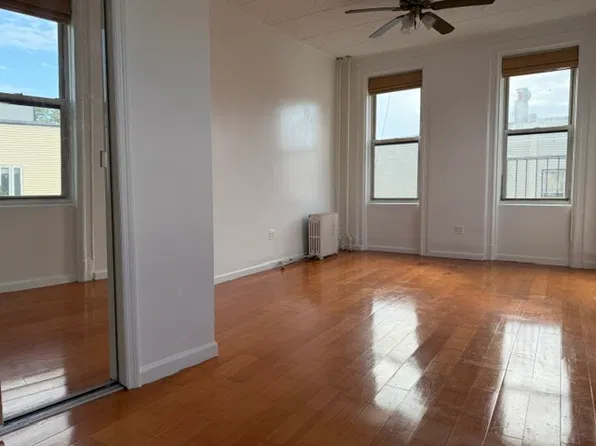 170 Nassau Avenue image 1 of 9