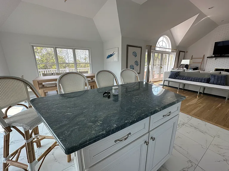 31 Kettle Hole Rd — Photo 12