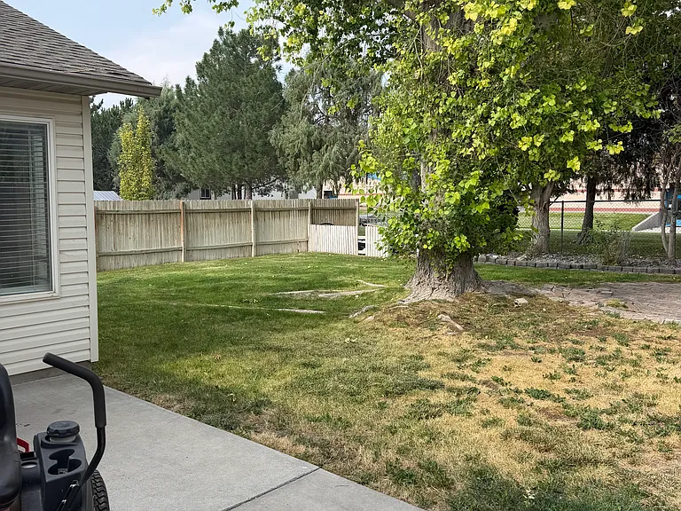 557 Alpine St — Photo 7