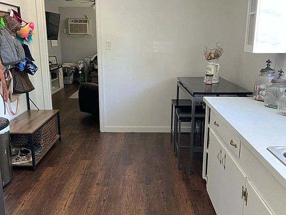 3rd image of 213 Holly Dr