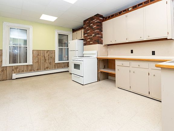 2nd image of 859 Saratoga St #1