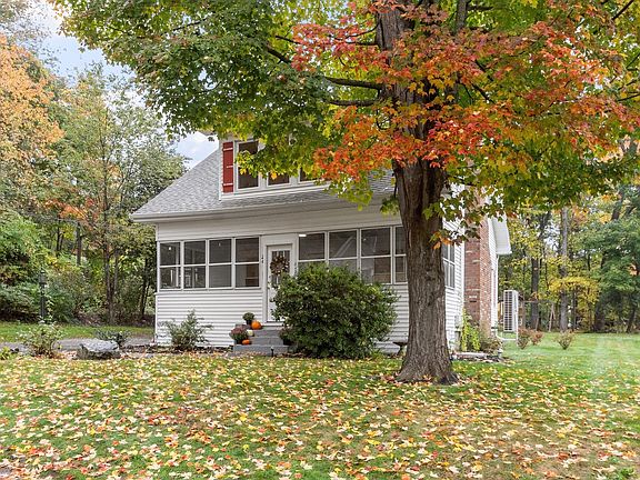5th image of 24 Dewey Ave